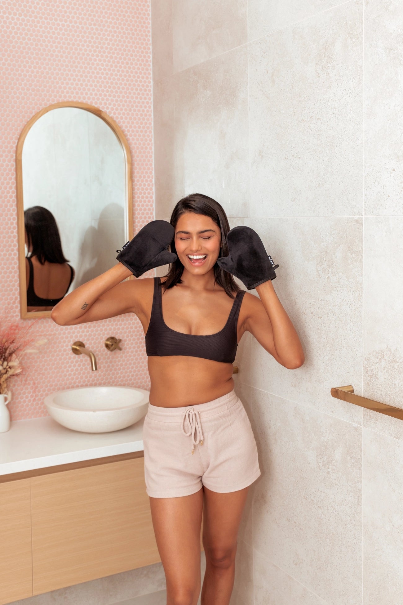 I don't want tan on my hands - tan mitt - The Beauty Box